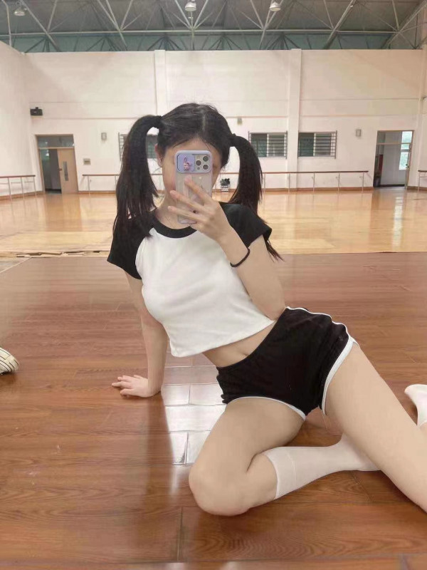 虹悦城小姐姐 年轻